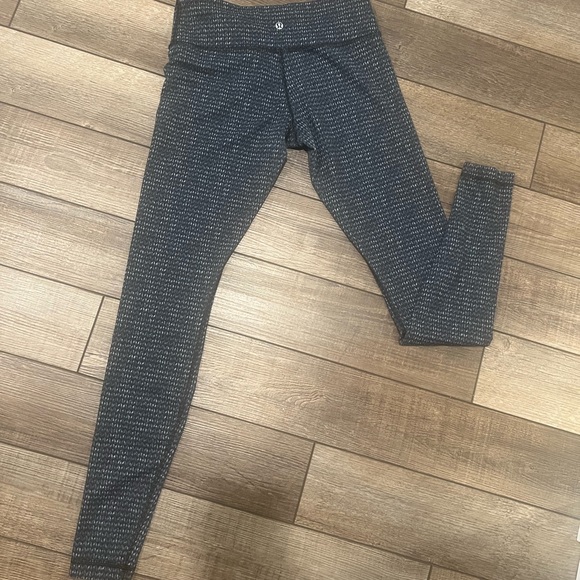 Lululemon running pant barely worn! Size 8 - Picture 1 of 3
